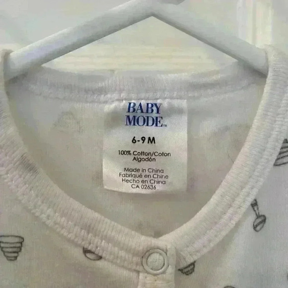 3 Baby Onesies with Feet Sized 6-9 months - Picture 7 of 10